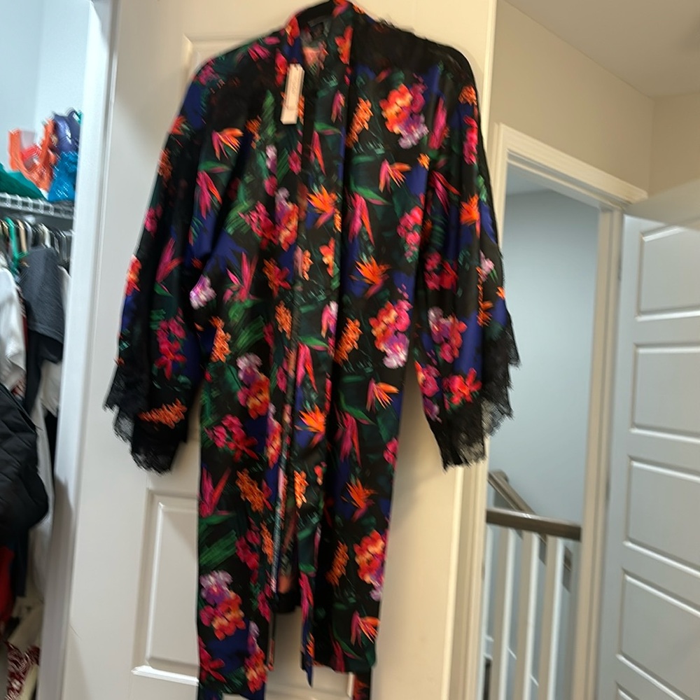 NWT Victoria’s Secret lg robe